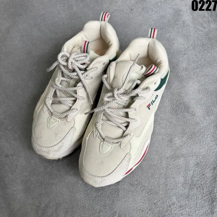[BUNJANG] FILA Ivory Sneakers / 휠라 FILA 아이보리 운동화
