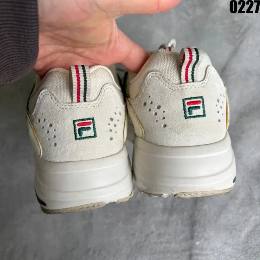 [BUNJANG] FILA Ivory Sneakers / 휠라 FILA 아이보리 운동화