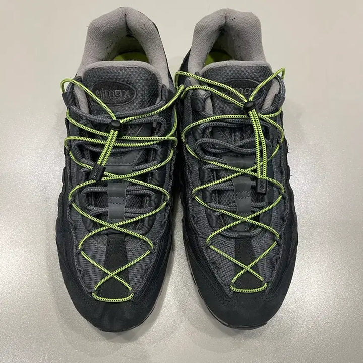 [BUNJANG] Nike Air Max 95 Black Volt Sneakers / 에어맥스95 블랙 볼트 265mm / 코디 최강 / 상태좋음