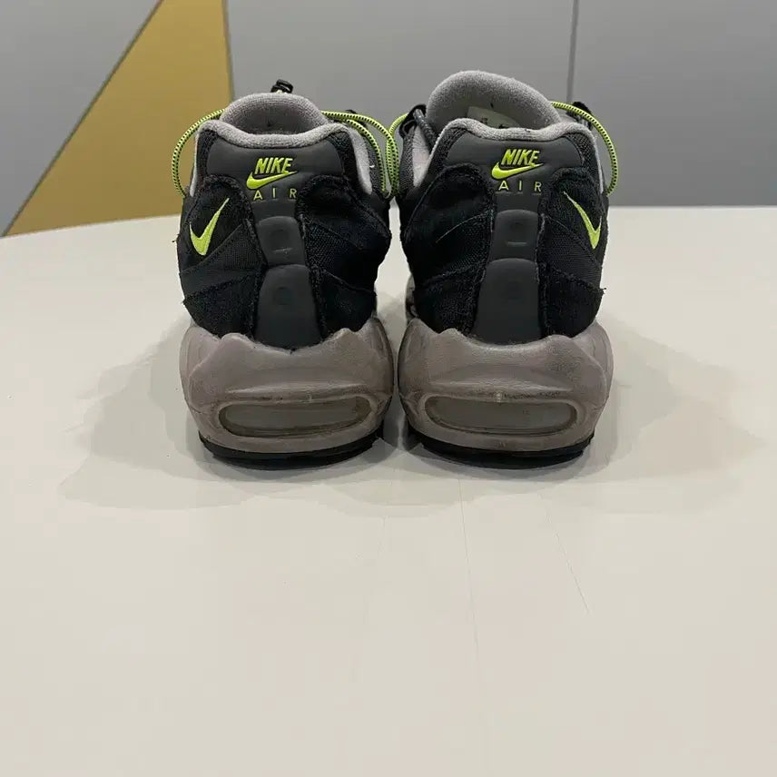 [BUNJANG] Nike Air Max 95 Black Volt Sneakers / 에어맥스95 블랙 볼트 265mm / 코디 최강 / 상태좋음