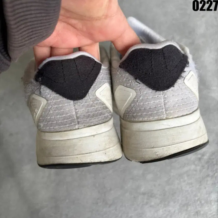 [BUNJANG] Adidas LIGHTMOTION Velcro Sneakers / 아디다스 LIGHTMOTION 운동화 찍찍이