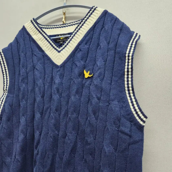 [BUNJANG] What it isnt Logo Cable Knit Vest M/L Unisex / 와릿이즌 로고 케이블 니트 조끼 M(L) 남여공용