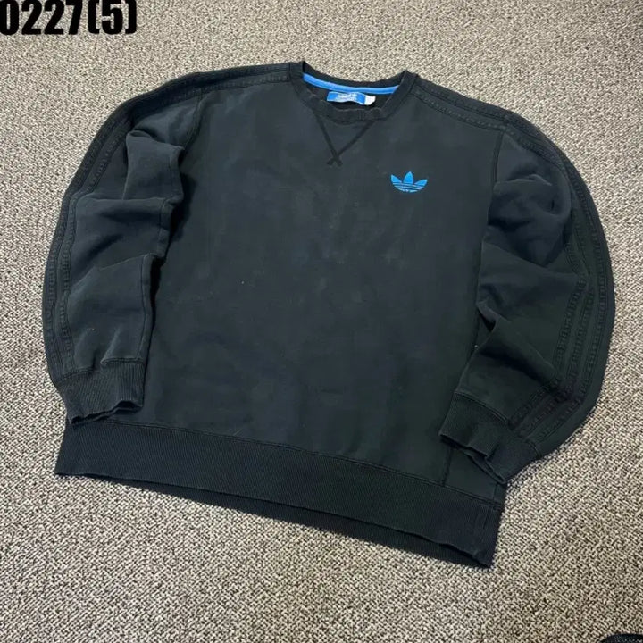 [BUNJANG] Adidas Black Tri-Stripe Sweatshirt 105 / 아디다스 블랙 삼선 맨투맨 티셔츠105 0227