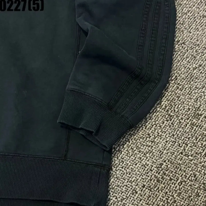 [BUNJANG] Adidas Black Tri-Stripe Sweatshirt 105 / 아디다스 블랙 삼선 맨투맨 티셔츠105 0227