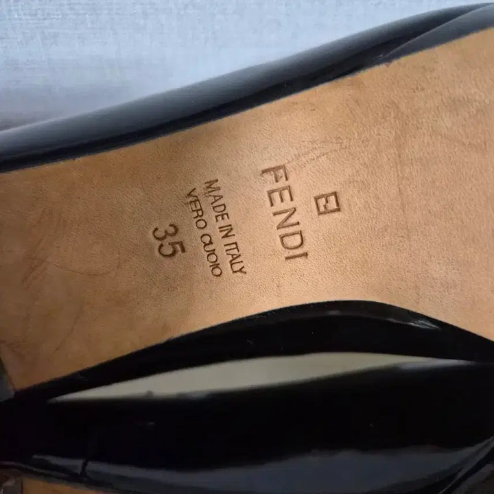 [BUNJANG] Fendi Superstar Black Patent Leather Chunky Heel Pumps / 220 35호 펜디 블랙 페이턴트 가죽 펌프스 청키힐 슈즈-592