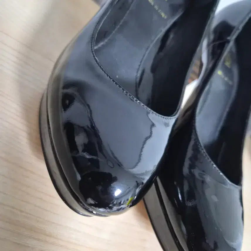 [BUNJANG] Fendi Superstar Black Patent Leather Chunky Heel Pumps / 220 35호 펜디 블랙 페이턴트 가죽 펌프스 청키힐 슈즈-592