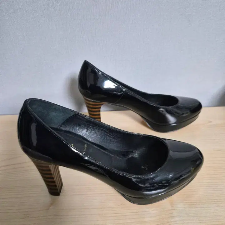 [BUNJANG] Fendi Superstar Black Patent Leather Chunky Heel Pumps / 220 35호 펜디 블랙 페이턴트 가죽 펌프스 청키힐 슈즈-592