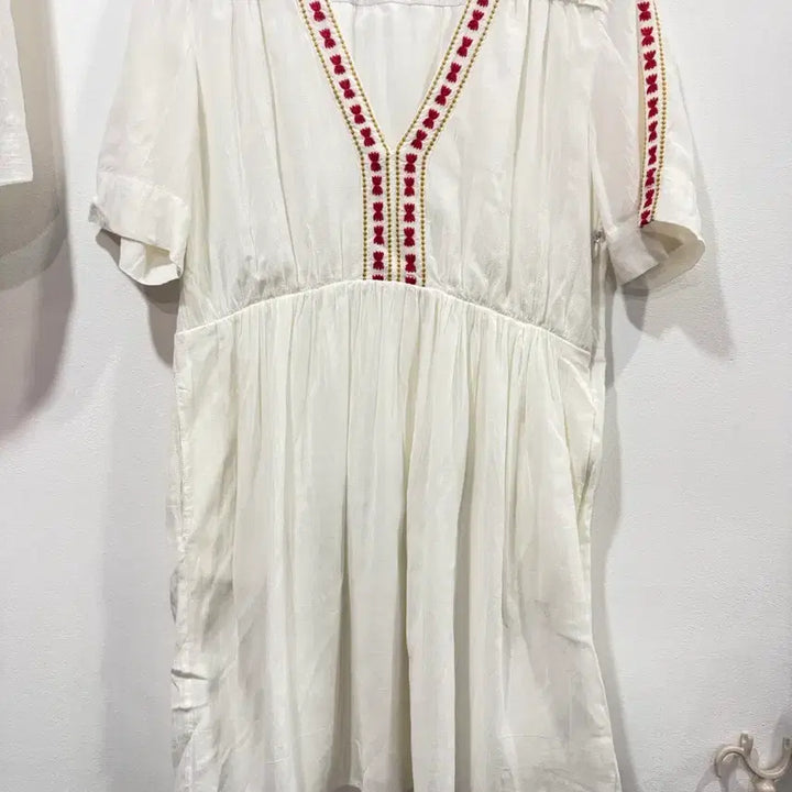 [BUNJANG] Berenice White Embroidered Mini Dress / Berenice 화이트 자수 미니 원피스