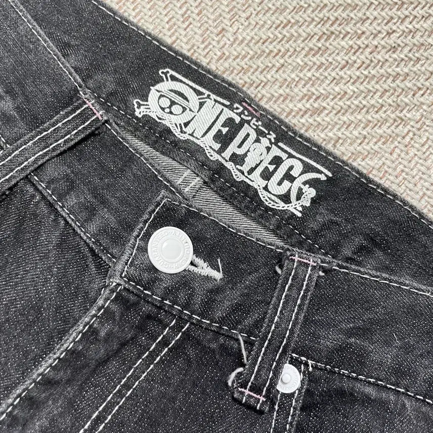 [BUNJANG] One Piece Chopper Denim Pants / 원피스 프린팅 밑단 체크 쵸파 데님 팬츠 J04092