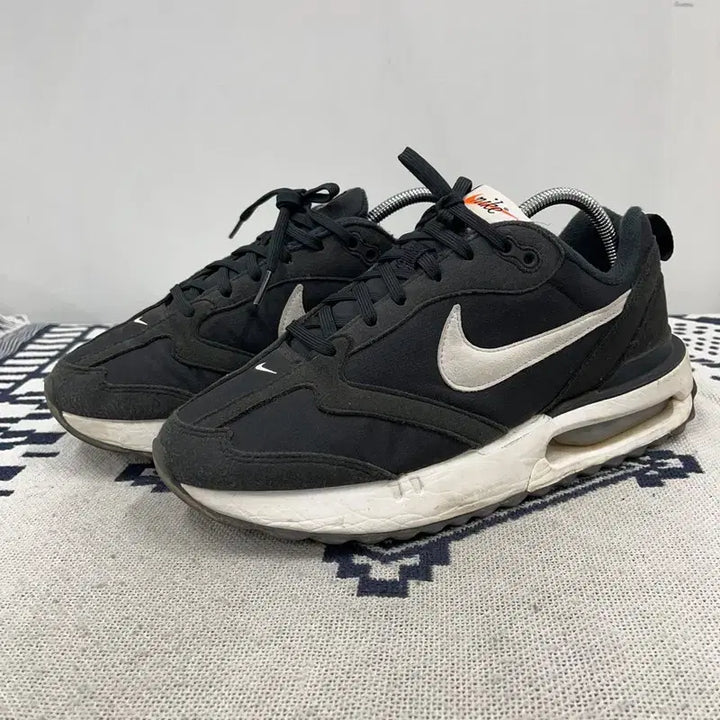 [BUNJANG] Nike Air Max Dawn Sneakers 255 / 나이키 에어맥스 던 스니커즈 운동화 255 E02350