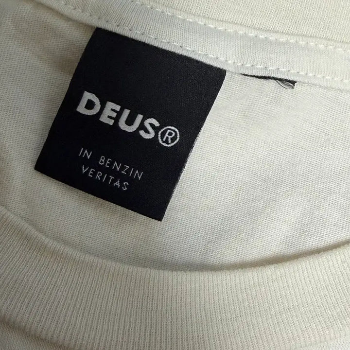 [BUNJANG] Deus Ex Machina Crossroads T-shirt Vintage White / 데우스 엑스 마키나 크로스로드 티셔츠 빈티지 화이트