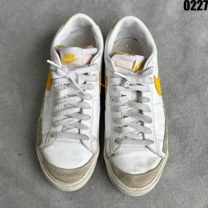 [BUNJANG] Nike Blazer Low White/Yellow Sneakers / 나이키 블레이저 로우 흰/노 스니커즈