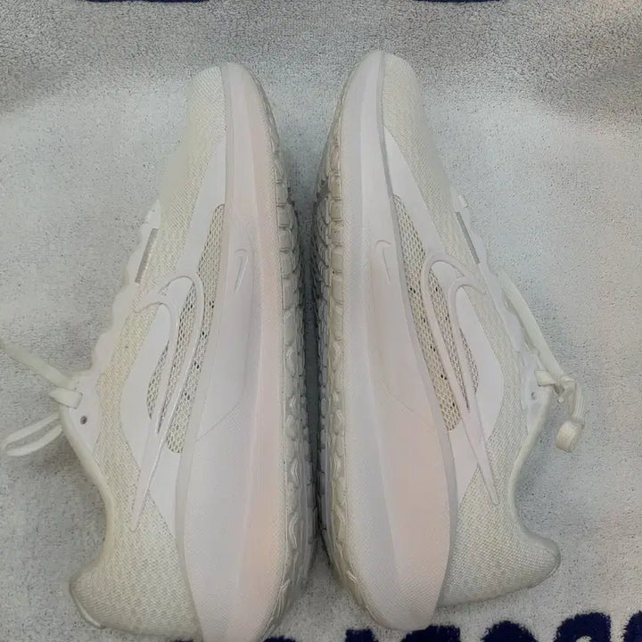 [SOLD OUT] 나이키 다운쉬프터 240mm