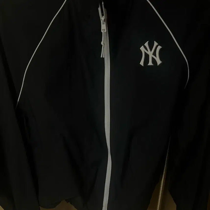 [BUNJANG] MLB Windbreaker Jacket / 엠엘비 바람막이