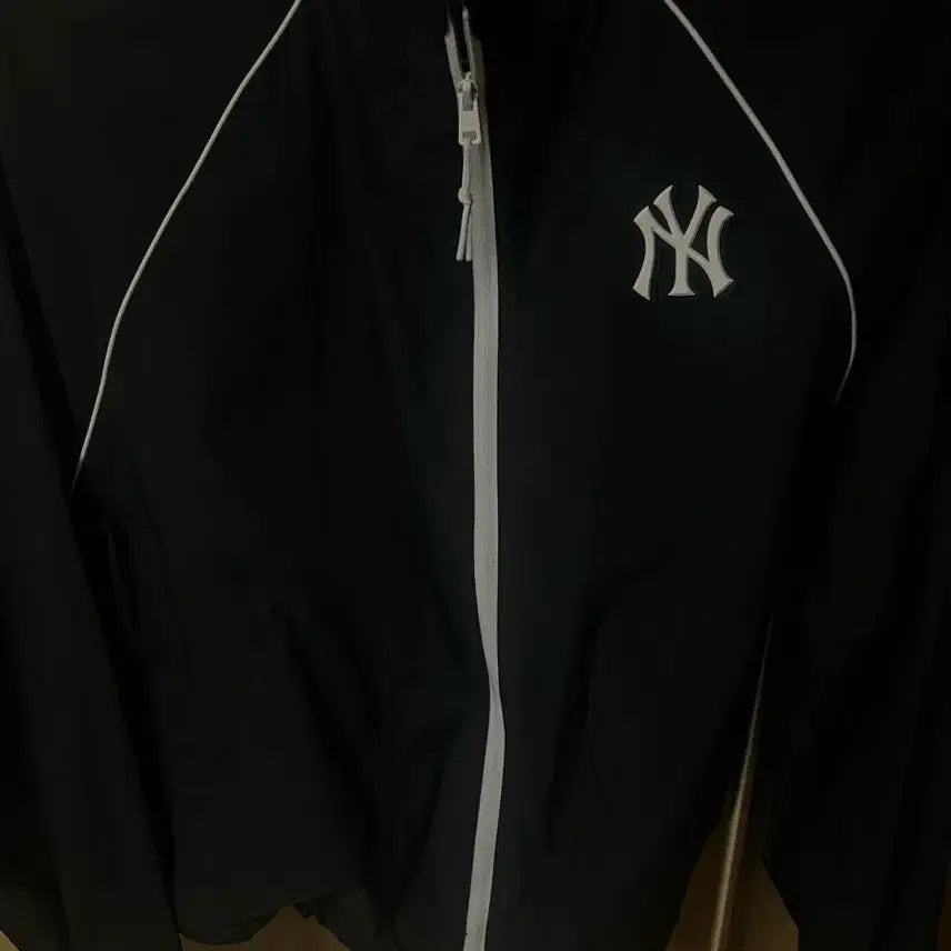 [BUNJANG] MLB Windbreaker Jacket / 엠엘비 바람막이