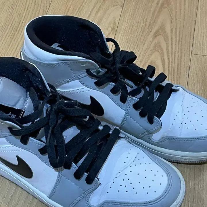[BUNJANG] Nike Jordan 1 Mid Light Smoke Grey Sneakers / 조던1 미드 라이트 스모크