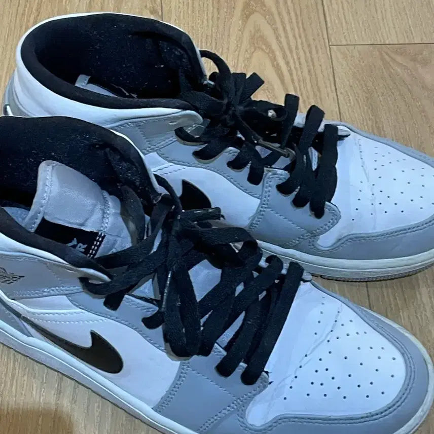 [BUNJANG] Nike Jordan 1 Mid Light Smoke Grey Sneakers / 조던1 미드 라이트 스모크