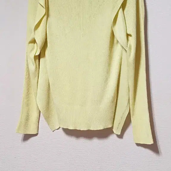 [BUNJANG] TIME Lime Yellow V-Neck Knit Top / TIME 타임 라임옐로우 브이넥 니트 55~날씬66
