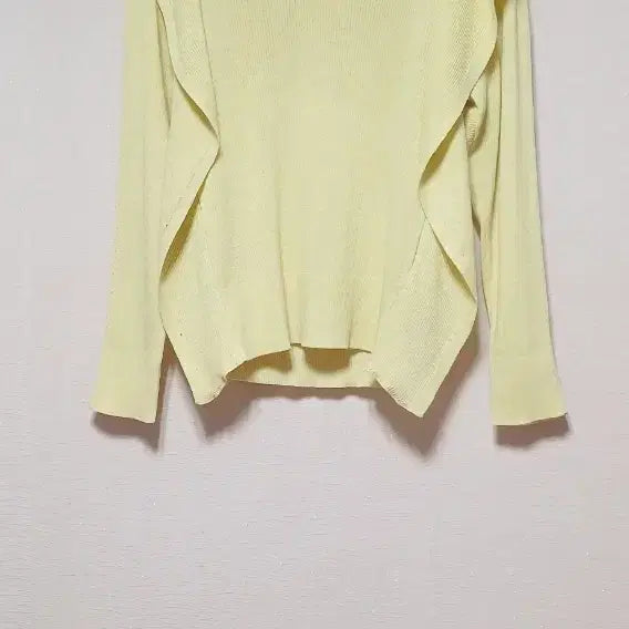 [BUNJANG] TIME Lime Yellow V-Neck Knit Top / TIME 타임 라임옐로우 브이넥 니트 55~날씬66