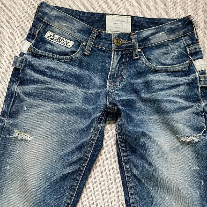 [BUNJANG] Lolita Jean Concert Distressed Denim Pants / 로리타 진 x concert dib 디스트로이드 데님팬츠 J04094
