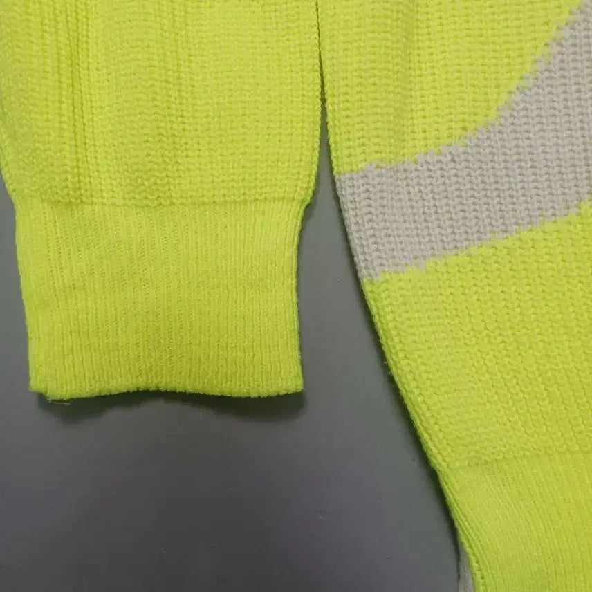 [BUNJANG] B747 Oversized Fluorescent Knit Sweater / [프리] B747 오버핏 형광 니트 스웨터