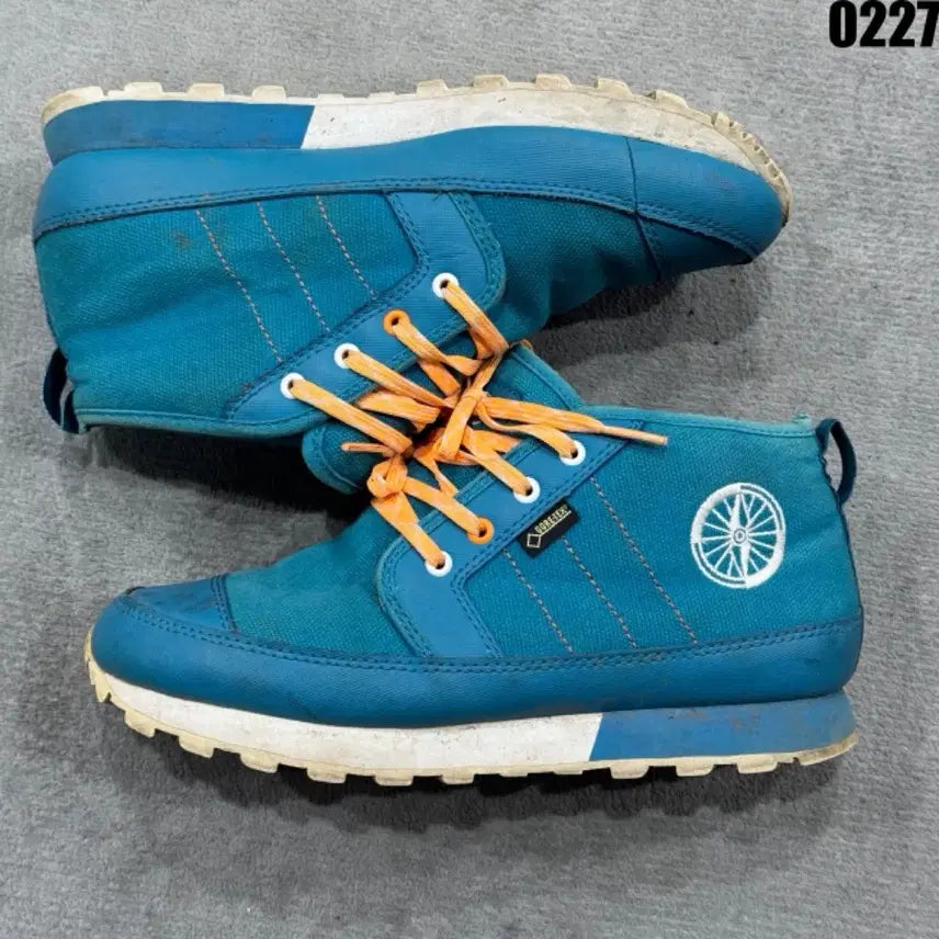 [BUNJANG] Gore-Tex Blue Sneakers / 고어텍스 블루 스니커즈 운동화