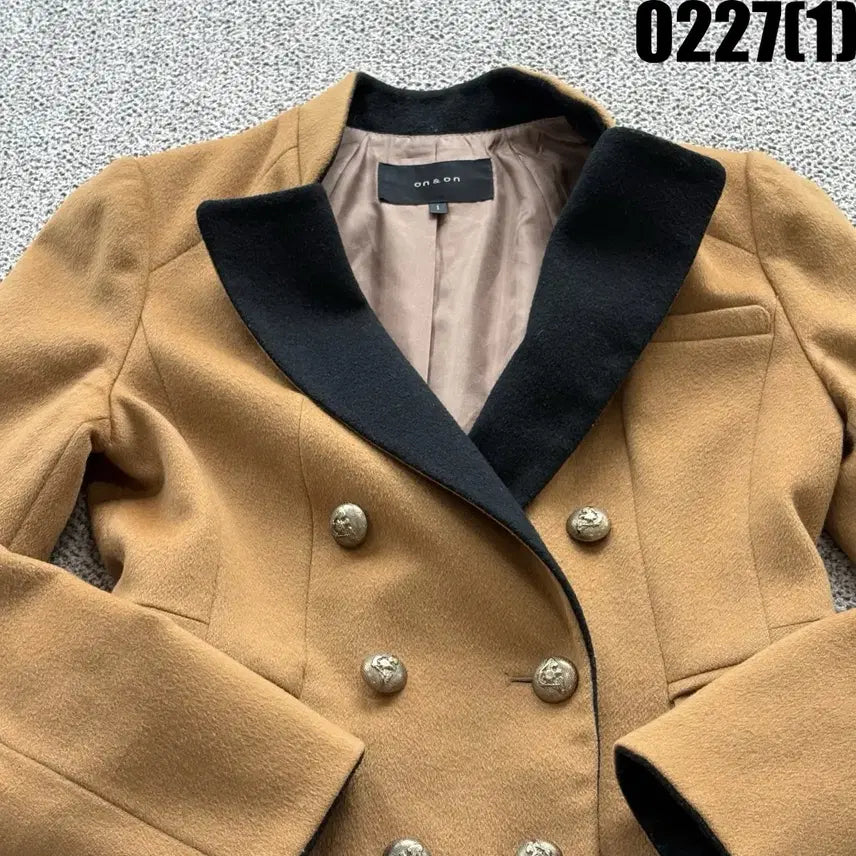 [BUNJANG] 온앤온 캐멜 더블 버튼 코트 XS / 온앤온 캐멜 더블 버튼 코트 XS