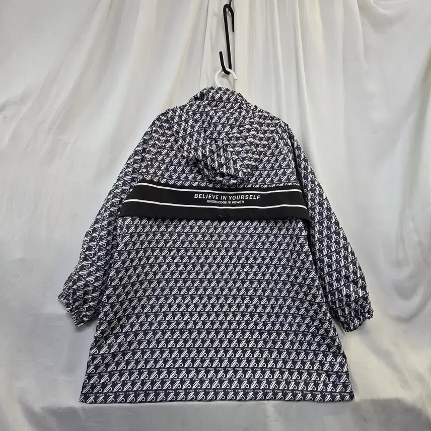 [BUNJANG] Patterned Women's Windbreaker Jacket / 패턴여성 봄가을 바람막이 점퍼100~105