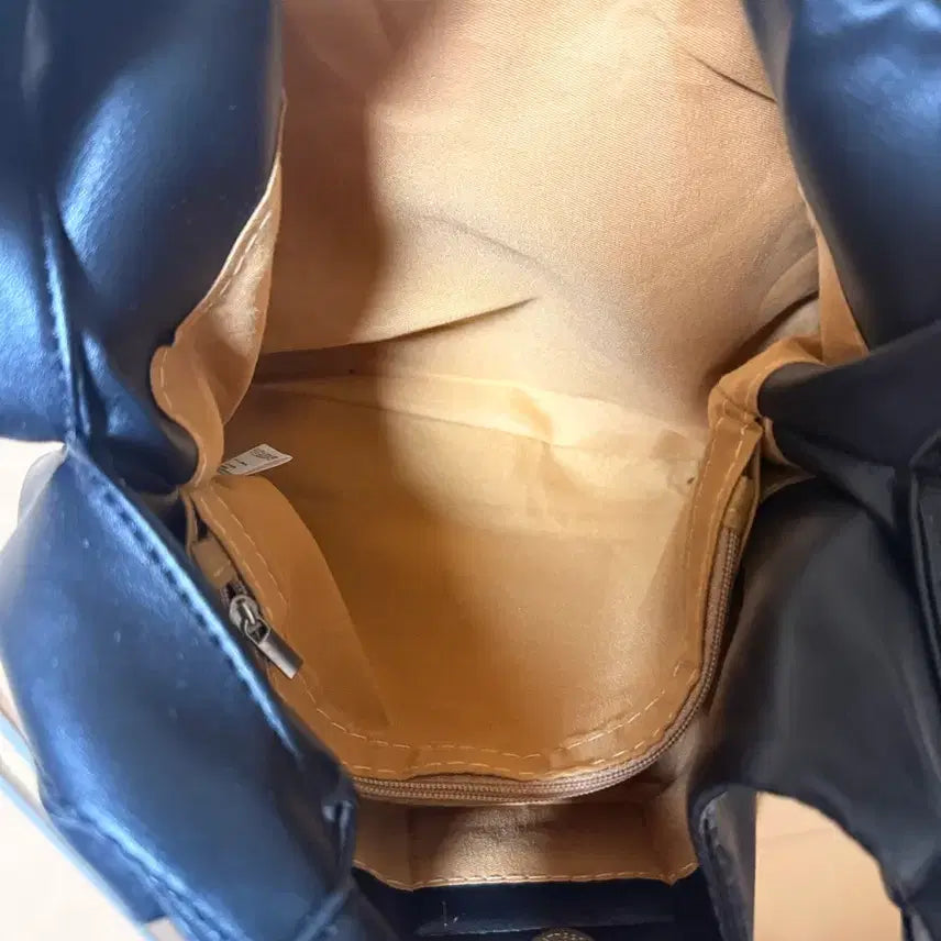 [BUNJANG] Musent Gladdy Silver Chain Leather Shoulder Bag / 무센트 글레디 실버 체인 레더 숄더 백 (무센트 가방)