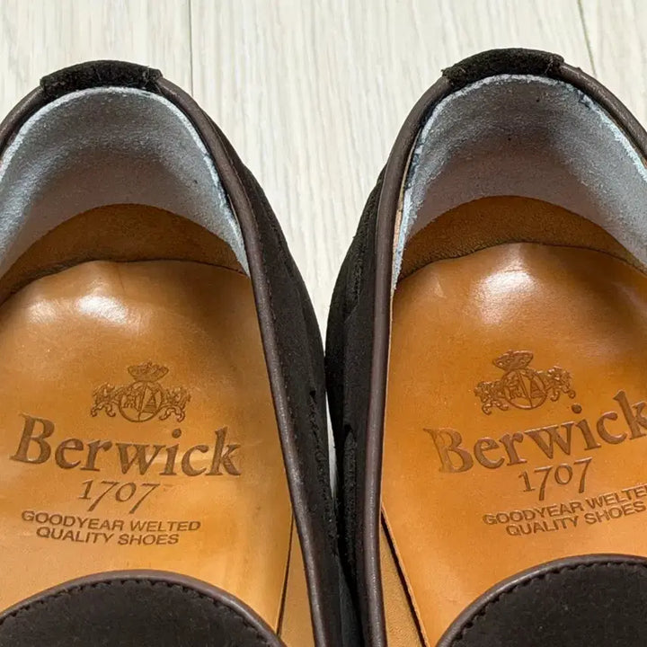[BUNJANG] Berwick 8491 Dark Brown Tassel Loafers / 버윅 8491 다크 브라운 태슬 로퍼