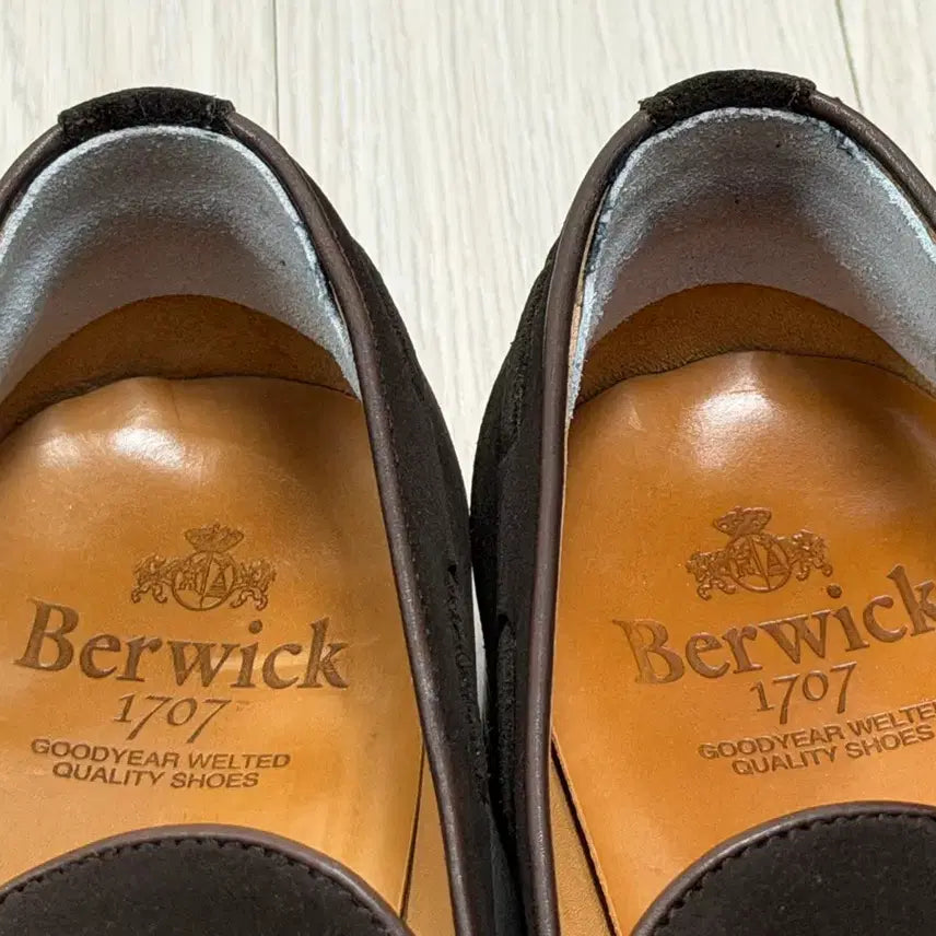 [BUNJANG] Berwick 8491 Dark Brown Tassel Loafers / 버윅 8491 다크 브라운 태슬 로퍼