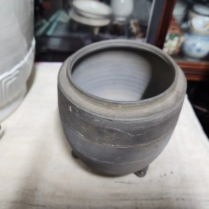 [BUNJANG] Reproduction Three-Legged Earthenware Vase / 재현품 삼족토기