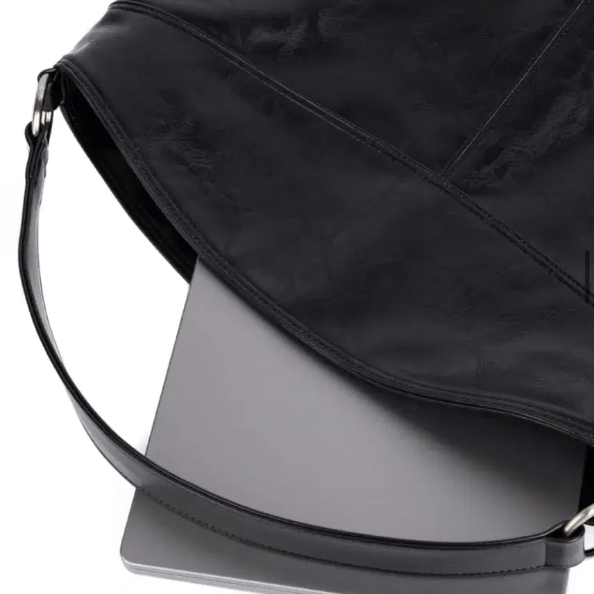 [BUNJANG] HA Archive Leather Shoulder Bag / 하 아카이브 가죽 숄더백