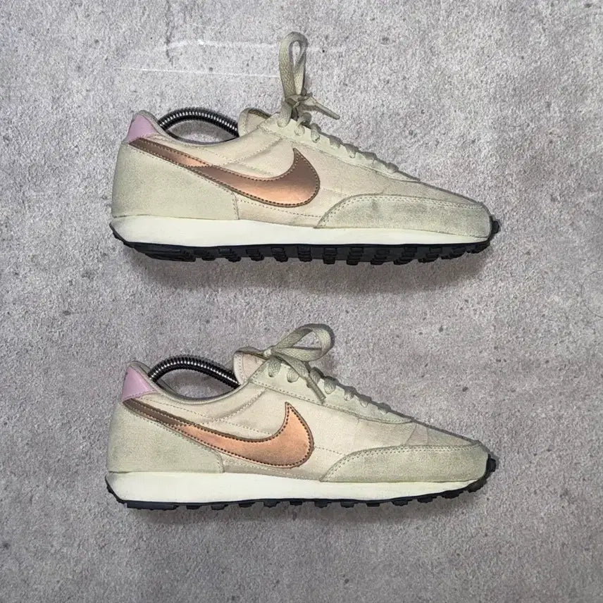 [BUNJANG] Nike Daybreak Beige/Pink Swoosh Sneakers / 나이키 데이 브레이크 베이지/핑크 스우시