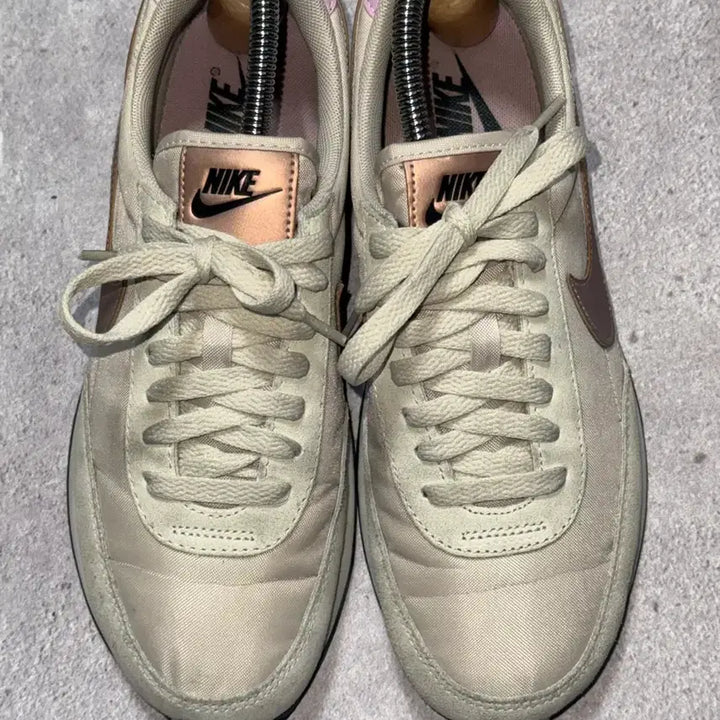 [BUNJANG] Nike Daybreak Beige/Pink Swoosh Sneakers / 나이키 데이 브레이크 베이지/핑크 스우시