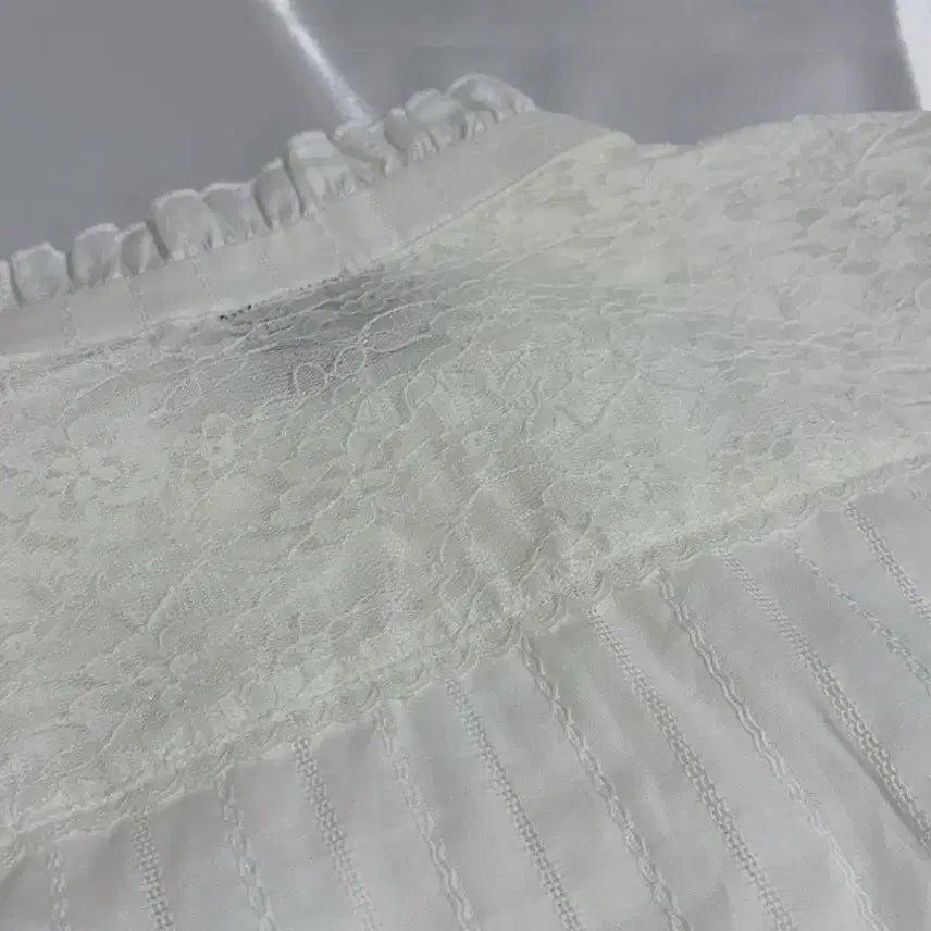 [BUNJANG] White Frill Blouse Shirt / 고퀄양복 화이트 프릴 블라우스 셔츠 양산형 로리타