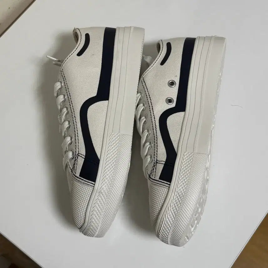 [BUNJANG] 23.65 Verylight White Sneakers / 23.65 Verylight 흰색 스니커즈 새상품