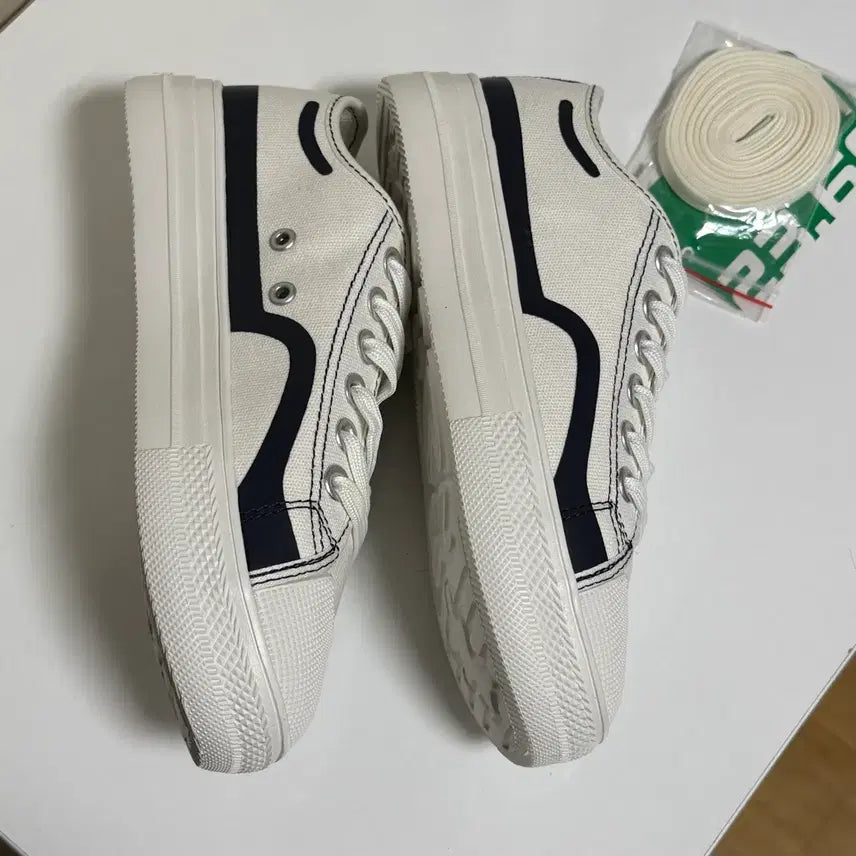 [BUNJANG] 23.65 Verylight White Sneakers / 23.65 Verylight 흰색 스니커즈 새상품