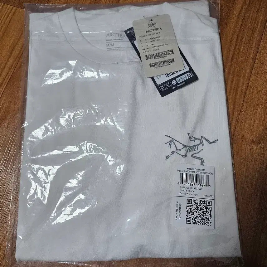 [SOLD OUT] 아크테릭스 반팔 티셔츠 화이트 M 새상품