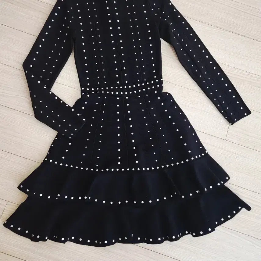 [BUNJANG] Sandro Beaded Dot Knit Dress / 산드로 비즈 도트 니트 원피스 블랙 / 프릴라인