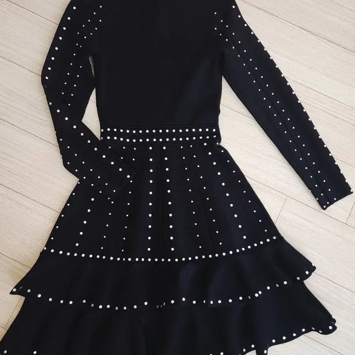 [BUNJANG] Sandro Beaded Dot Knit Dress / 산드로 비즈 도트 니트 원피스 블랙 / 프릴라인