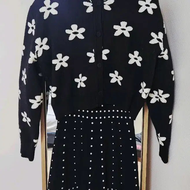 [BUNJANG] Sandro Beaded Dot Knit Dress / 산드로 비즈 도트 니트 원피스 블랙 / 프릴라인