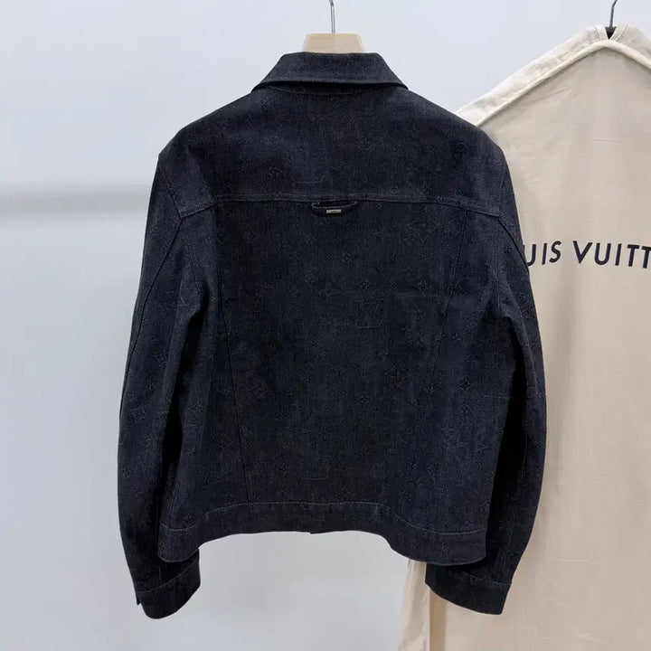[BUNJANG] Louis Vuitton Monogram DNA Denim Jacket / [S+급/46] 루이비통 모노그램 DNA 데님 자켓 블랙
