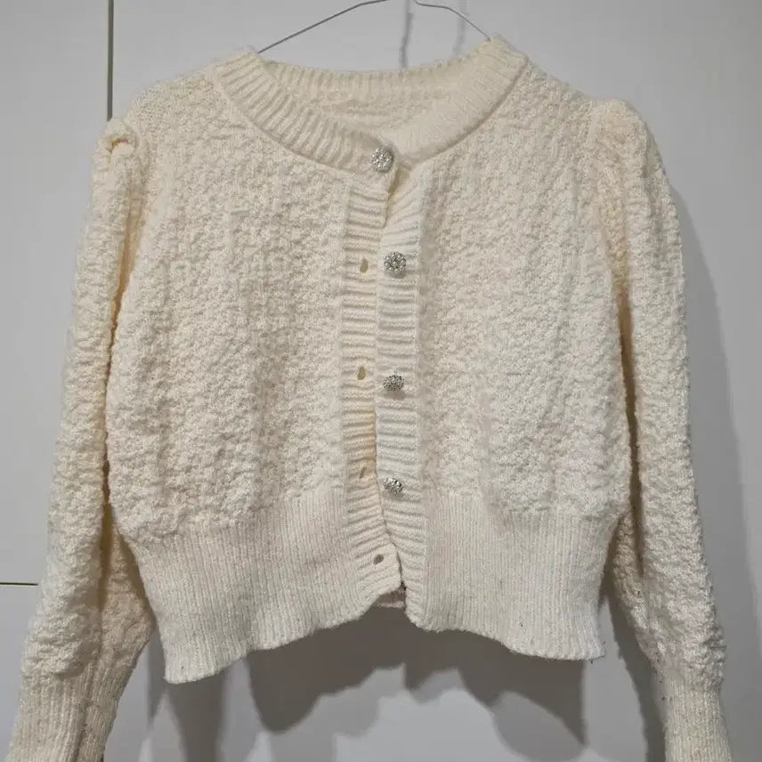 [BUNJANG] Ivory Crop Knit Cardigan with Cubic Buttons / 아이보리 크롭 니트 가디건 큐빅단추