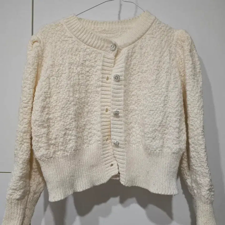 [BUNJANG] Ivory Crop Knit Cardigan with Cubic Buttons / 아이보리 크롭 니트 가디건 큐빅단추