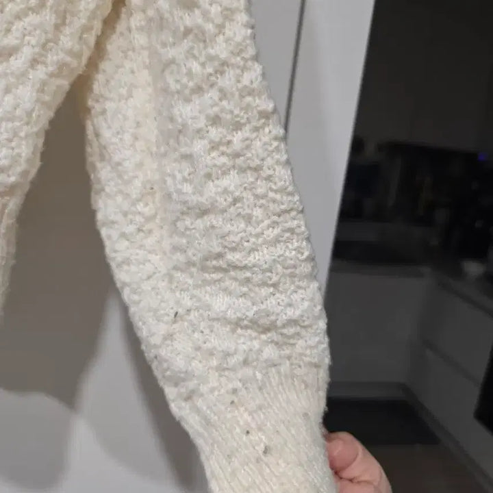 [BUNJANG] Ivory Crop Knit Cardigan with Cubic Buttons / 아이보리 크롭 니트 가디건 큐빅단추