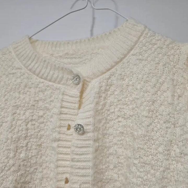 [BUNJANG] Ivory Crop Knit Cardigan with Cubic Buttons / 아이보리 크롭 니트 가디건 큐빅단추