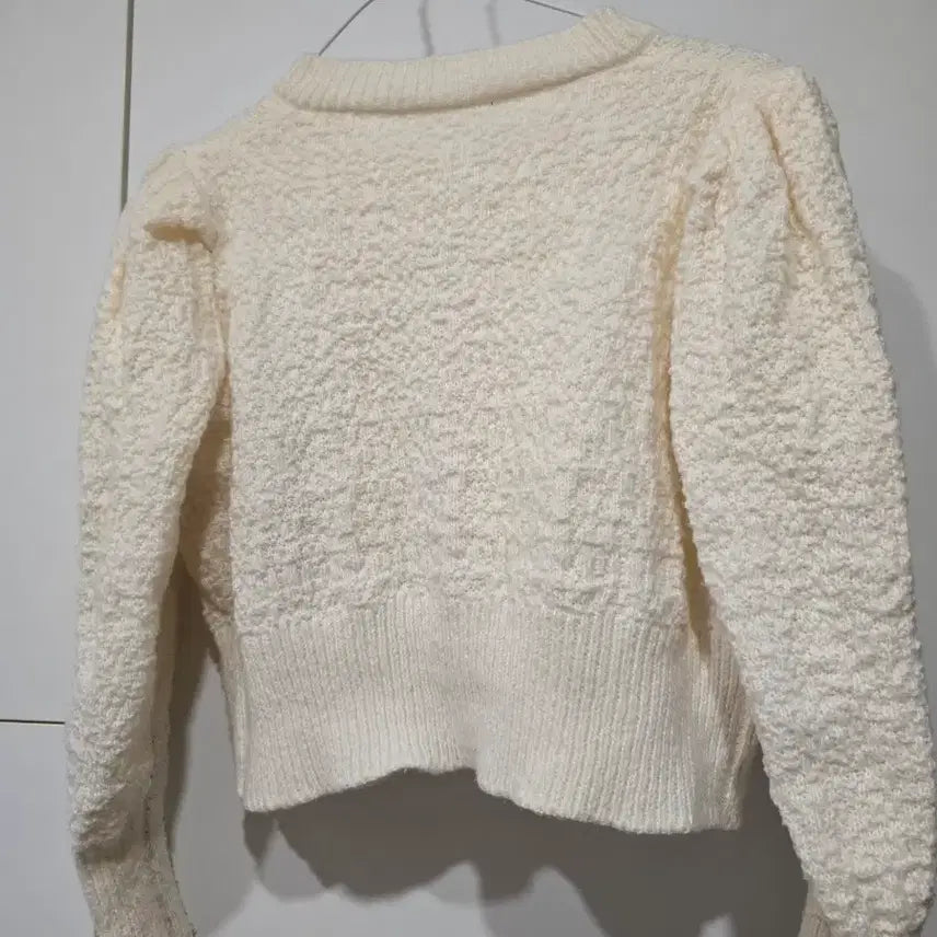 [BUNJANG] Ivory Crop Knit Cardigan with Cubic Buttons / 아이보리 크롭 니트 가디건 큐빅단추