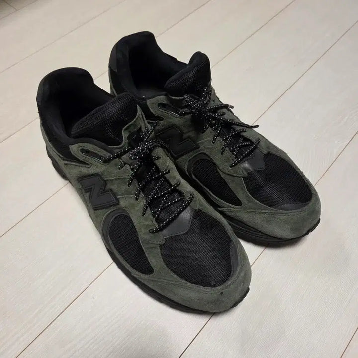[BUNJANG] New Balance 2002R Gore-Tex JJJJound Collaboration Sneakers (Size 280) / [280] 뉴발란스 2002R 고어텍스 JJJ자운드 파인