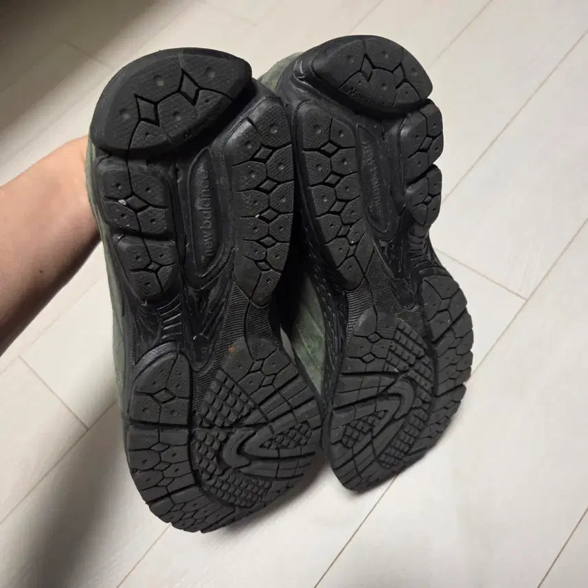 [BUNJANG] New Balance 2002R Gore-Tex JJJJound Collaboration Sneakers (Size 280) / [280] 뉴발란스 2002R 고어텍스 JJJ자운드 파인